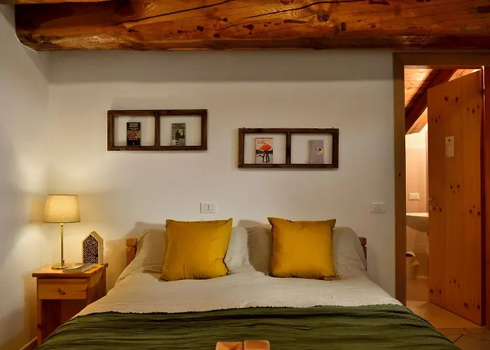 Rifugio Lou Lindal מלון *