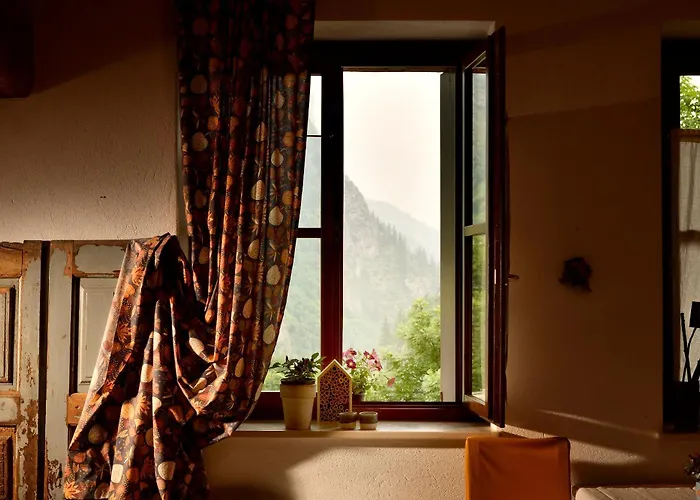 Rifugio Lou Lindal 호텔 *